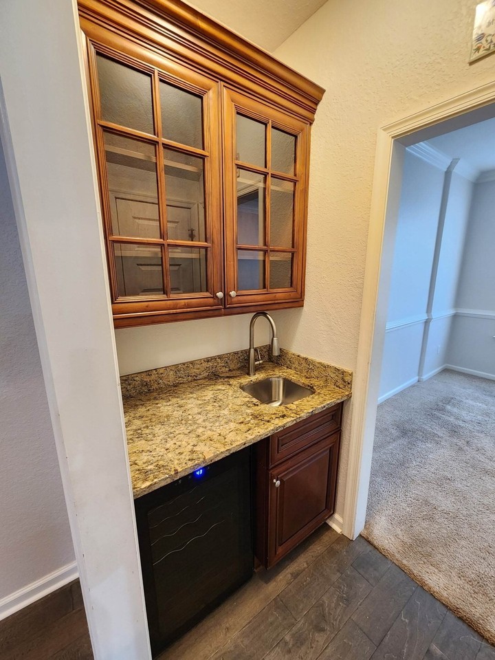 8011 Woodall Rd #B - Photo 6 of 44