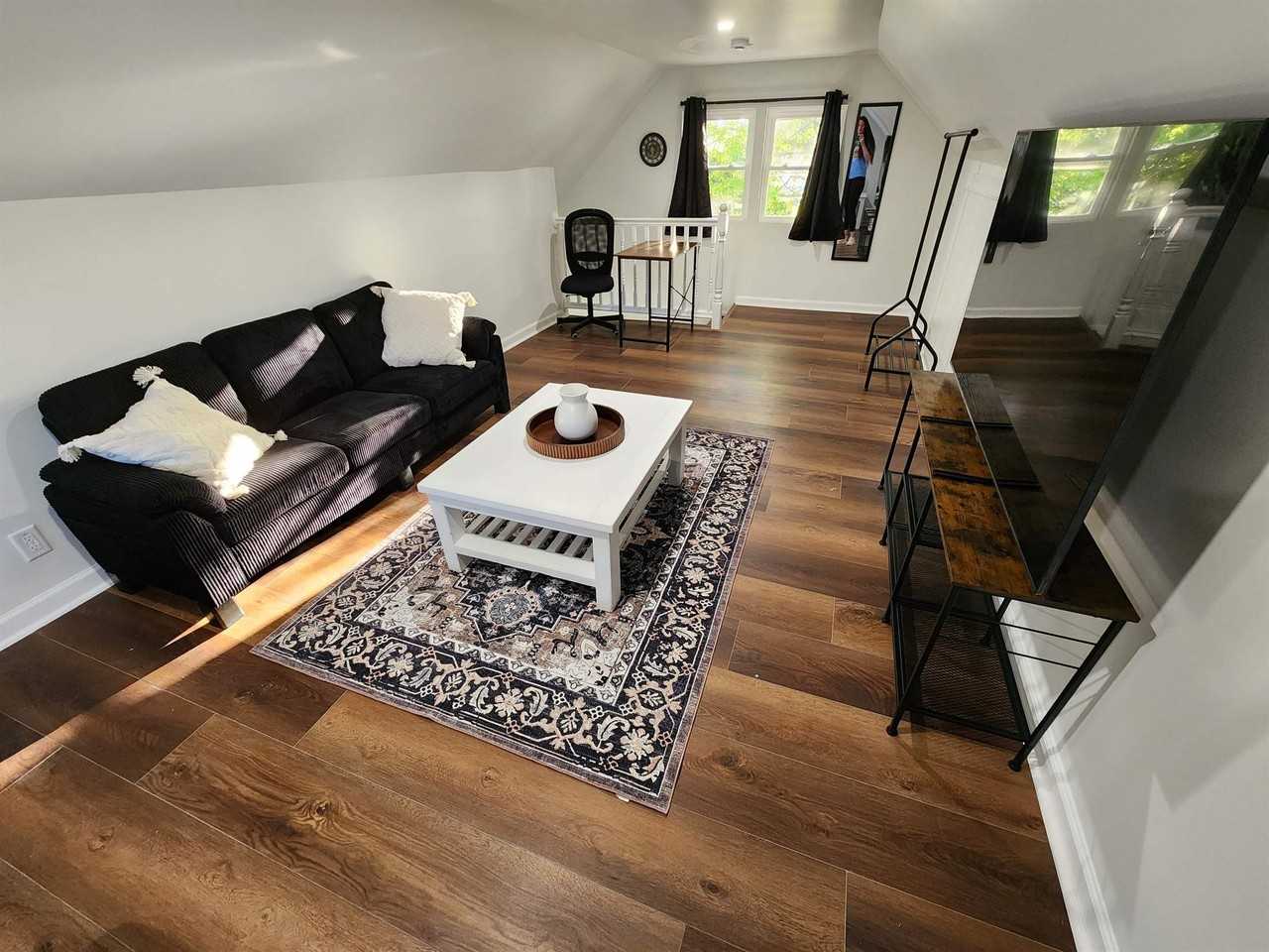 7929 Pythian Ave - Photo 2 of 14