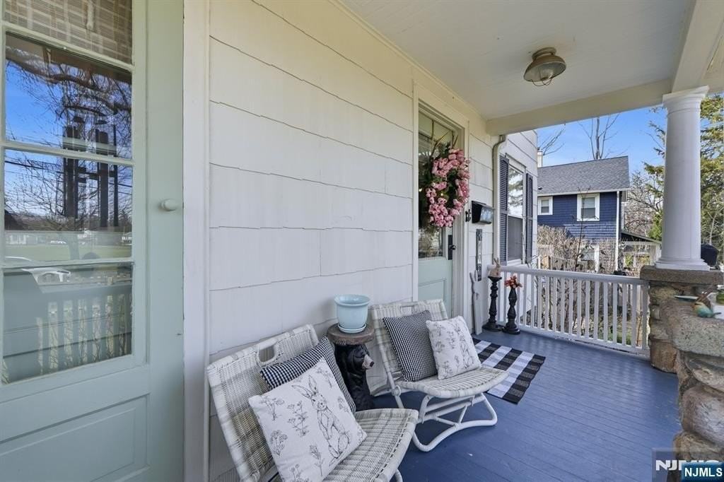 122 Prospect St - Photo 2 of 12