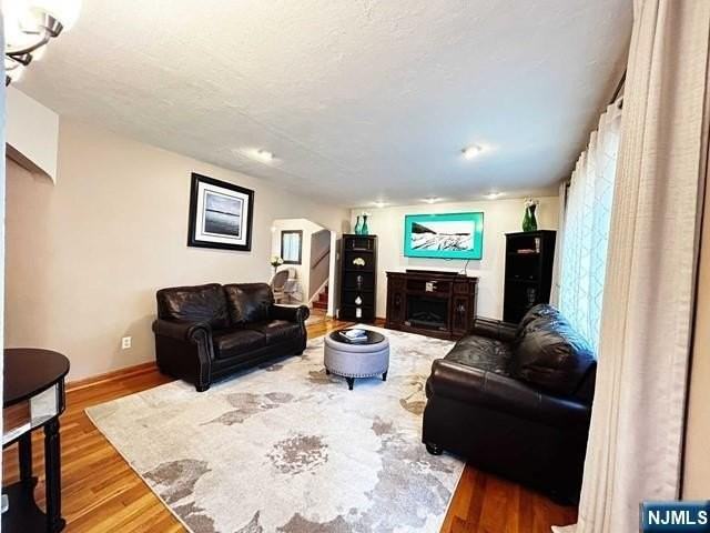 321 Maplewood Dr - Photo 3 of 29