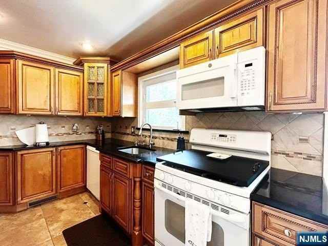 321 Maplewood Dr - Photo 5 of 29