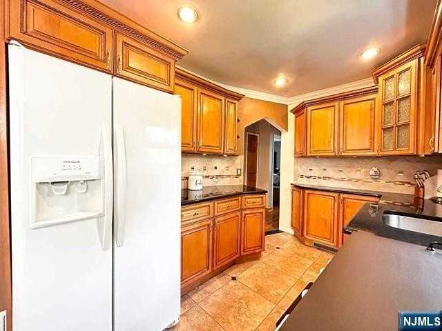 321 Maplewood Dr - Photo 6 of 29