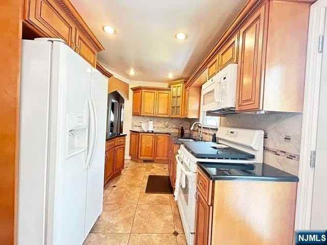 321 Maplewood Dr - Photo 7 of 29