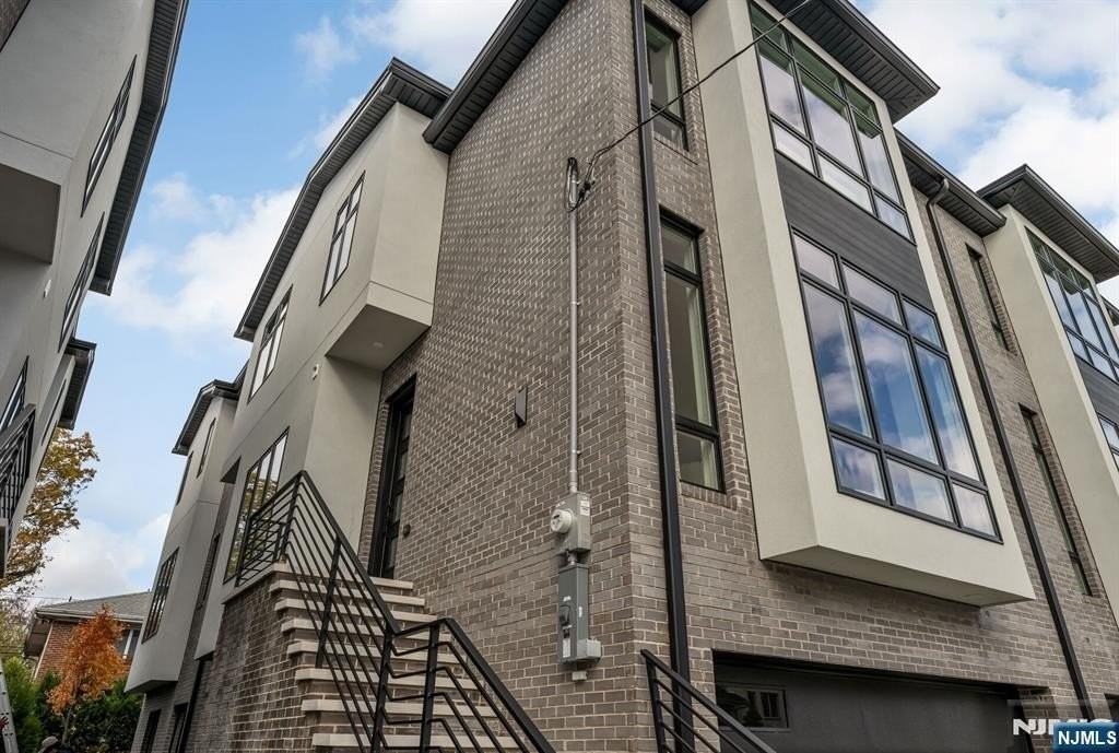 2447 Camner St - Photo 2 of 49