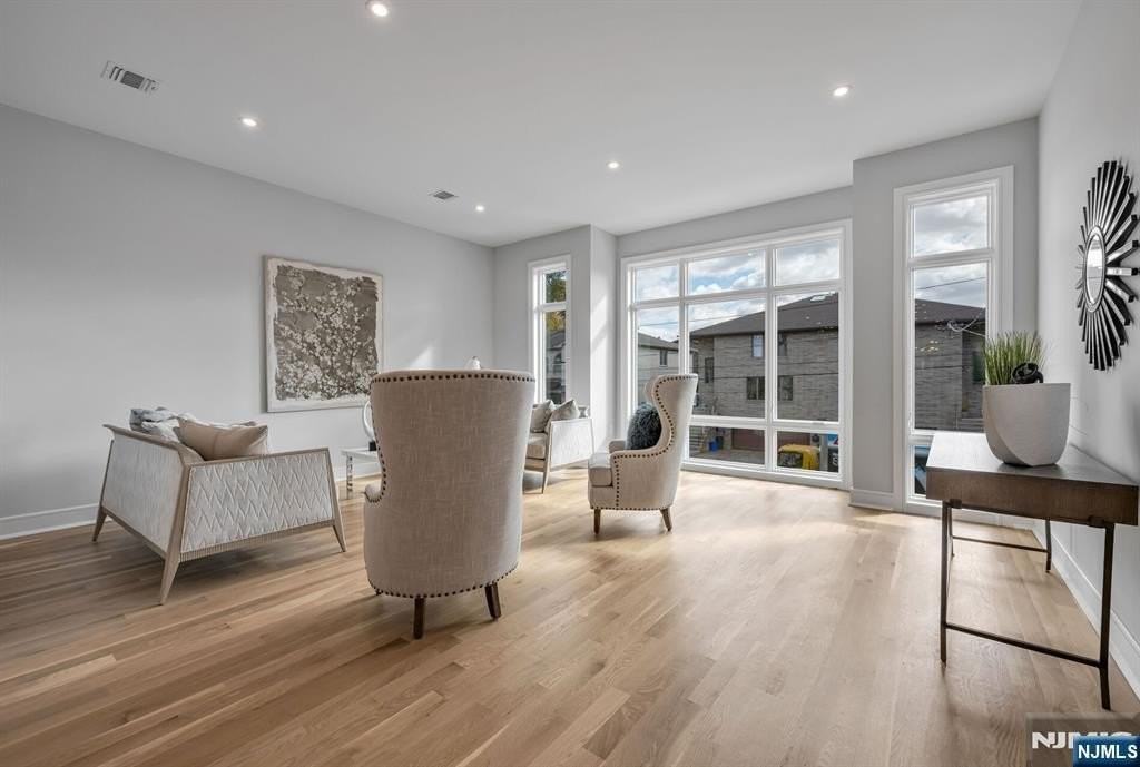 2447 Camner St - Photo 4 of 49