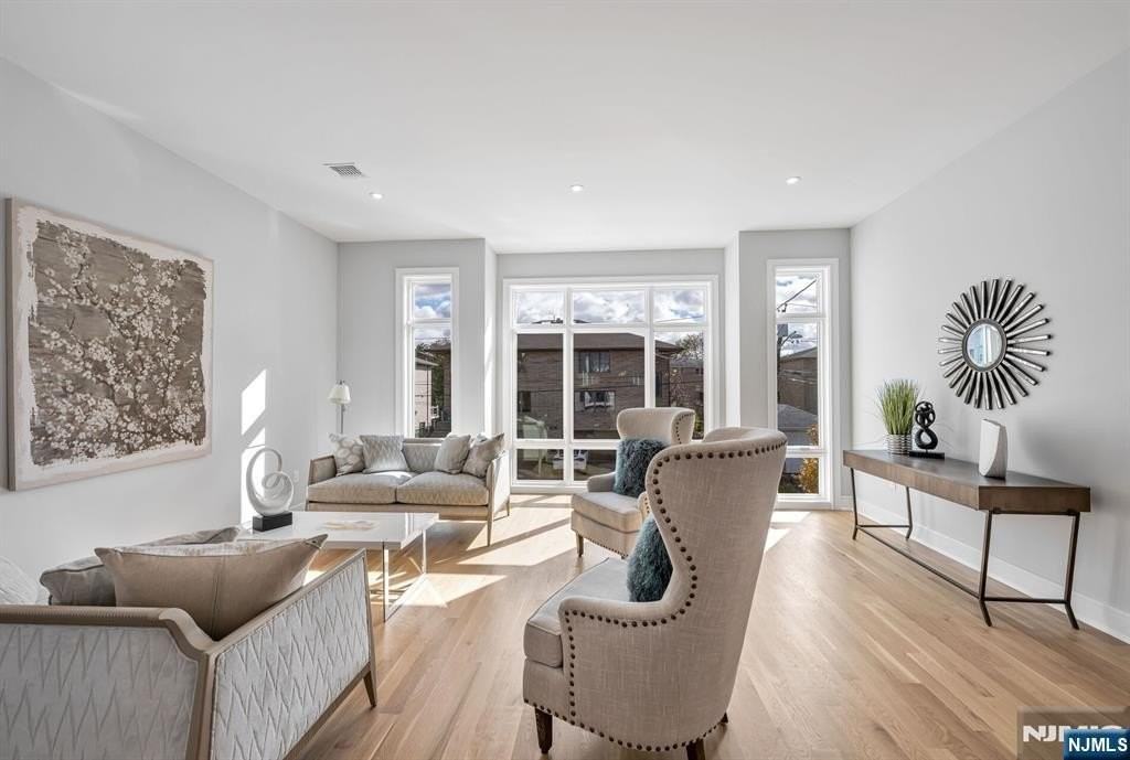 2449 Camner St - Photo 5 of 49