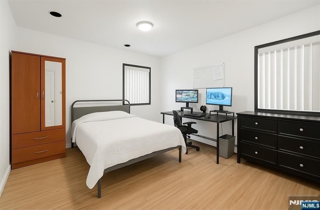 130 E Edsall Ave - Photo 3 of 4