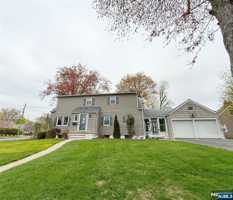 featured image of 14 Lohmann Pl