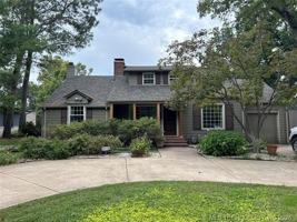 featured image of 1012 E 35th Pl