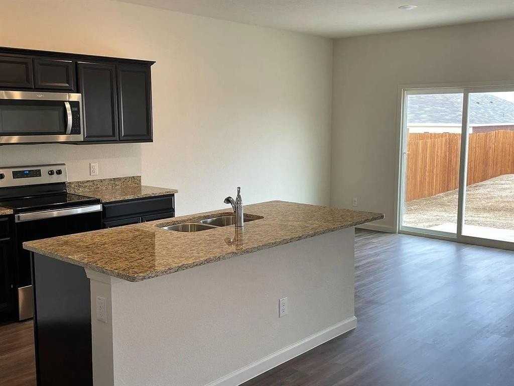 808 Bois D Arc Ln - Photo 3 of 10