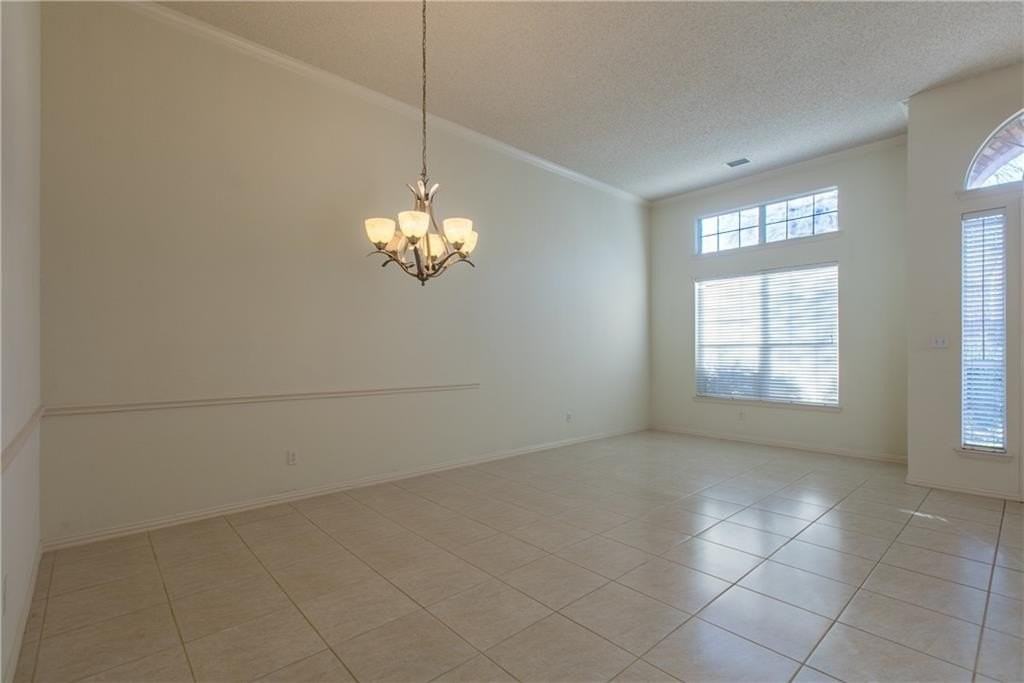 8216 Spring Valley Ln - Photo 4 of 27