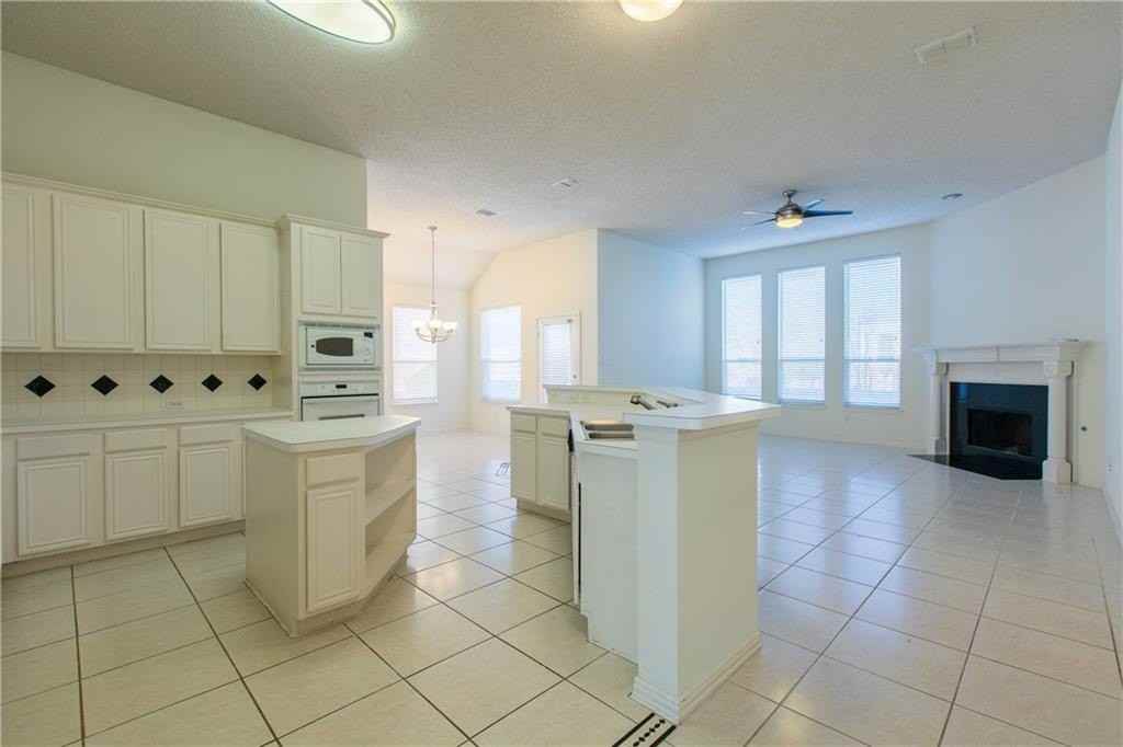 8216 Spring Valley Ln - Photo 7 of 27