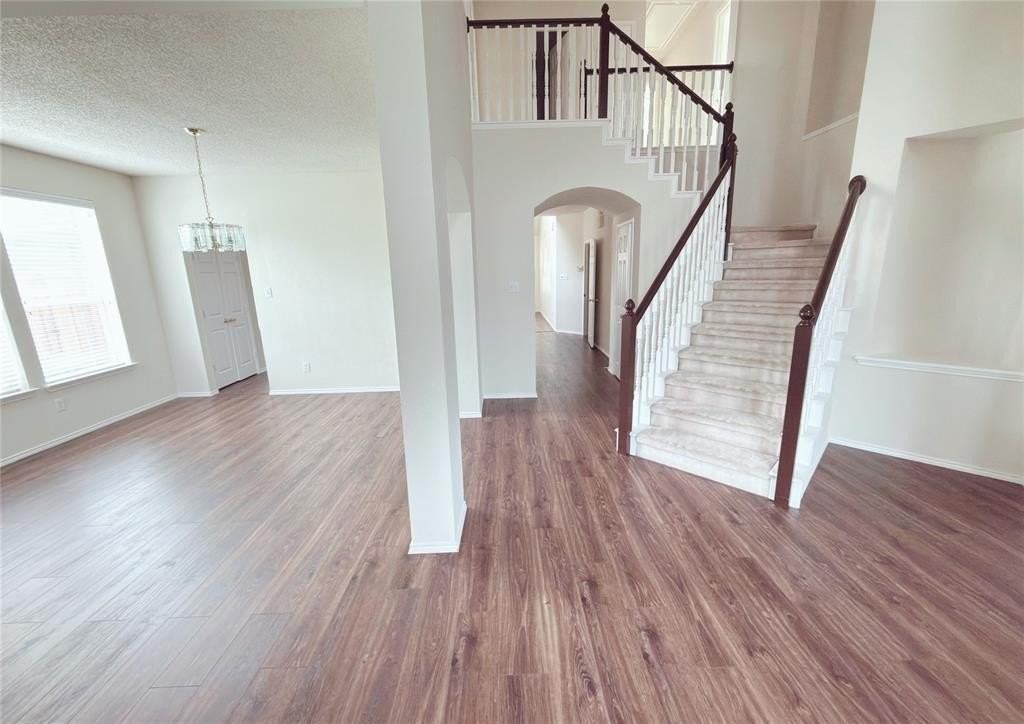 1196 Winnipeg Dr - Photo 4 of 32