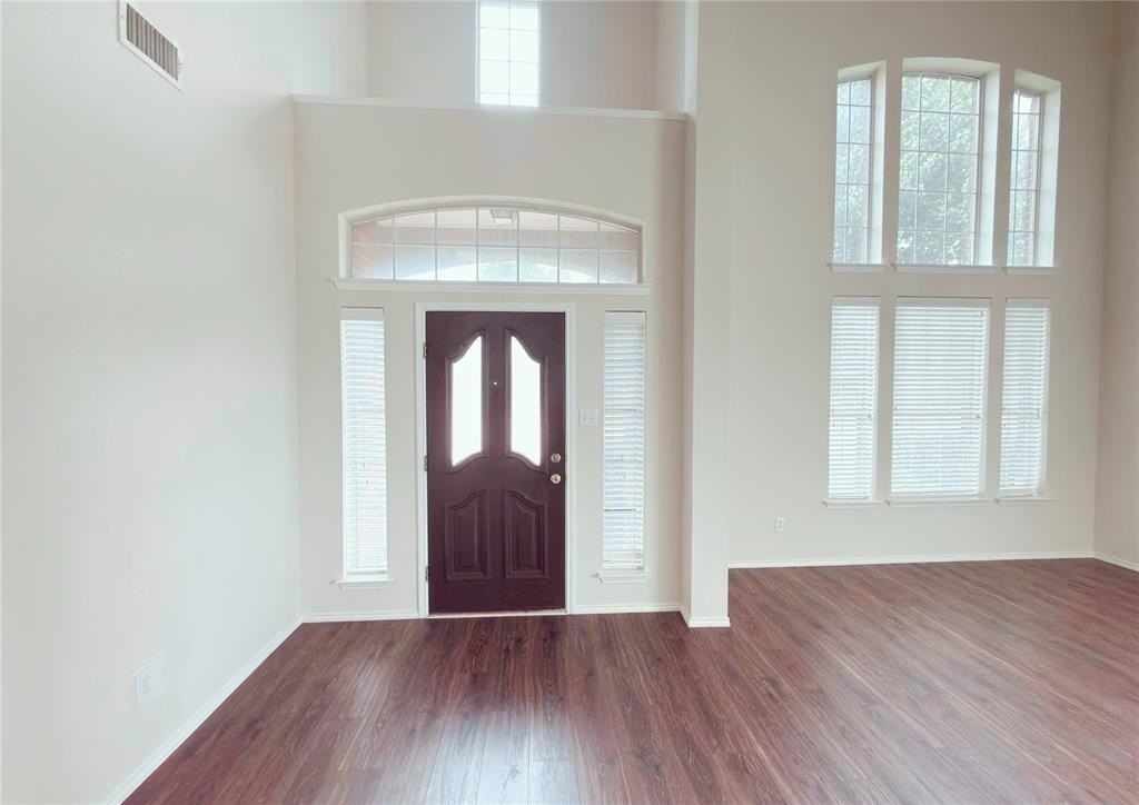 1196 Winnipeg Dr - Photo 5 of 32