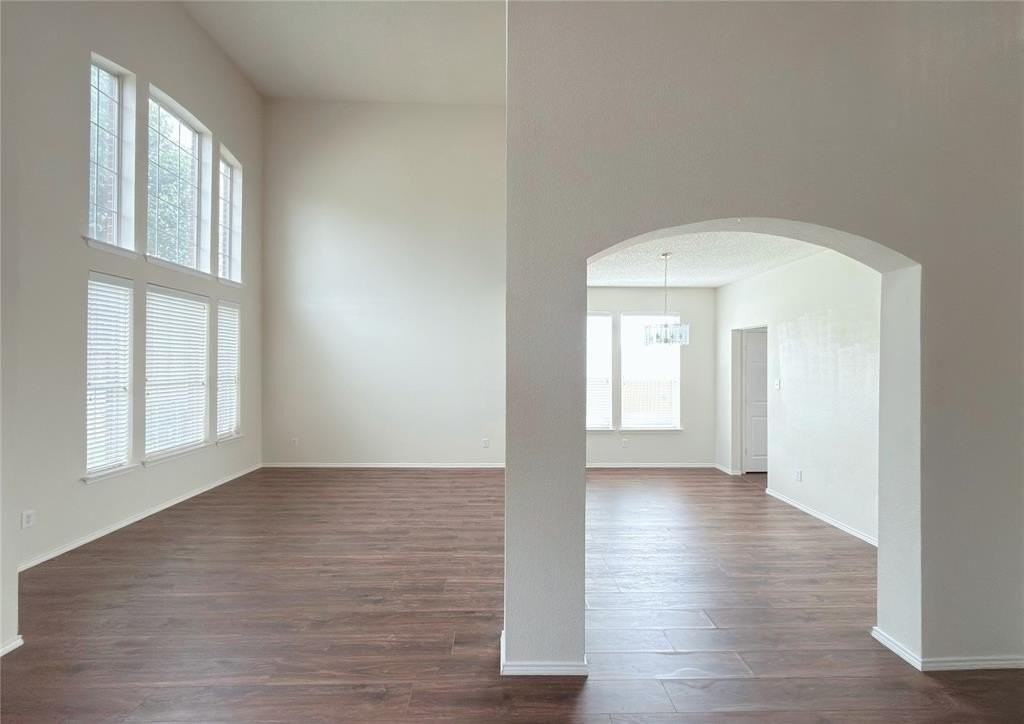 1196 Winnipeg Dr - Photo 6 of 32