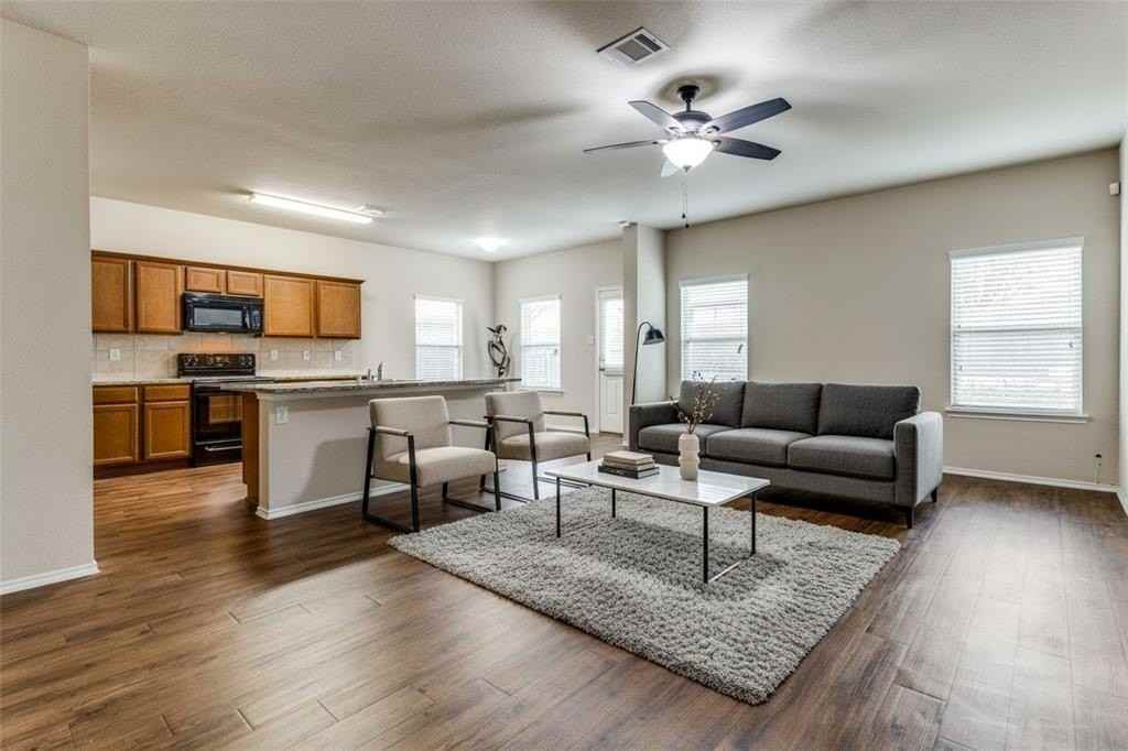 2903 Castlebend Dr - Photo 6 of 26