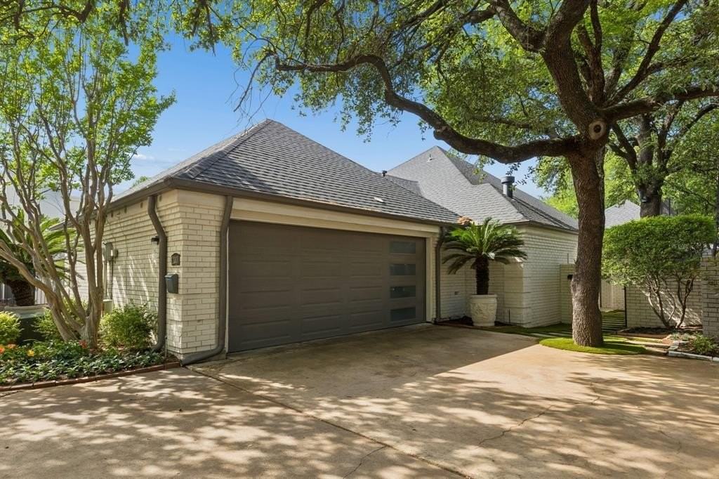 2001 Saint Charles Pl - Photo 2 of 25