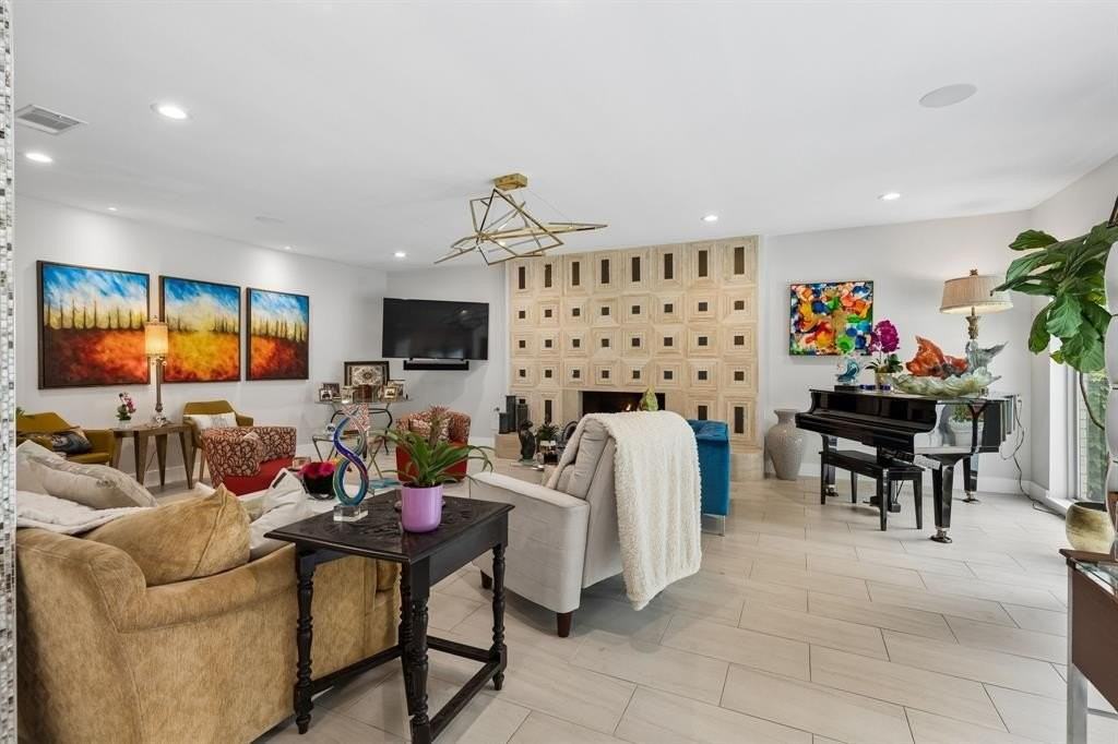 2001 Saint Charles Pl - Photo 7 of 25