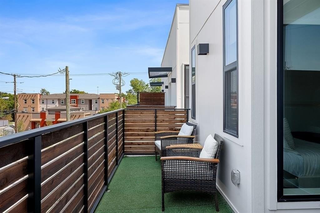 167 S Prairie Ave - Photo 2 of 7