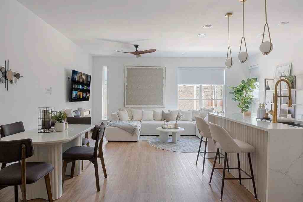 167 S Prairie Ave - Photo 5 of 7