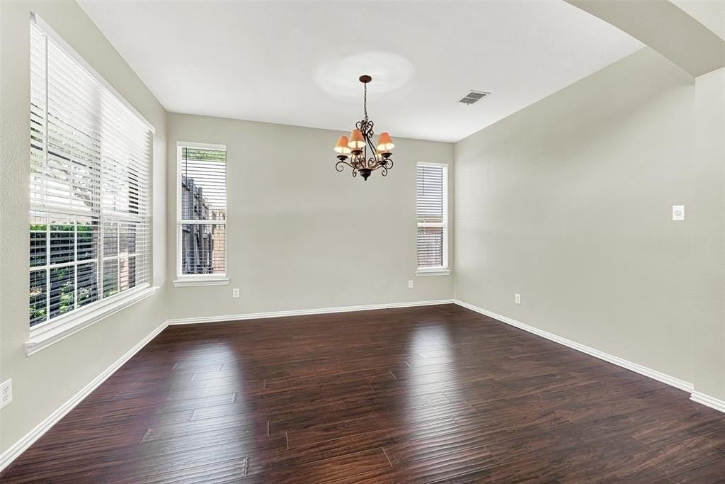 4450 Sharpsburg Dr - Photo 5 of 39