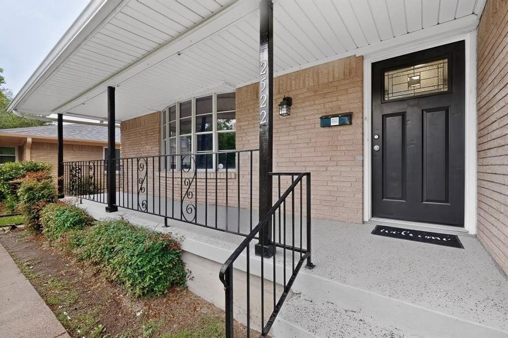 2522 Pinebluff Dr - Photo 2 of 19