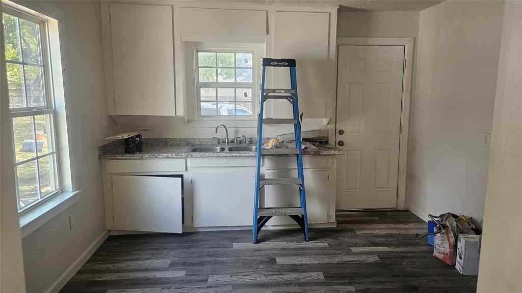 7956 Hull Ave - Photo 3 of 6