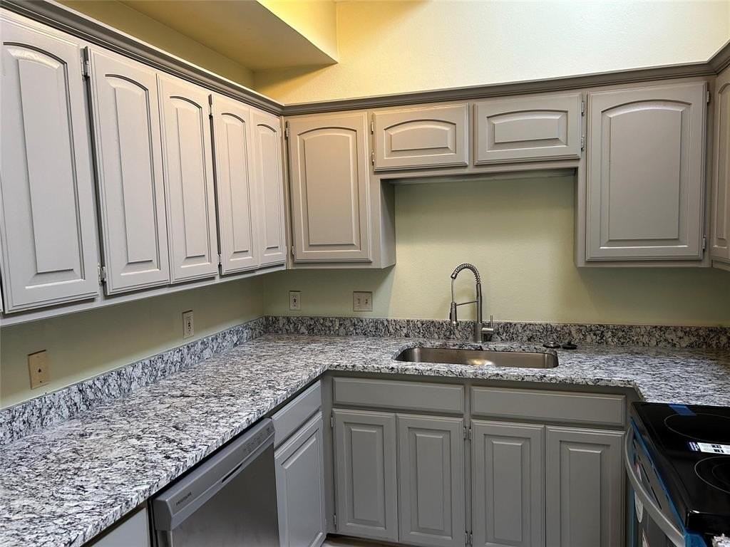 1505 Park Pl - Photo 4 of 10