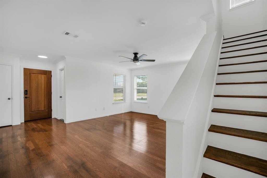 2322 Tan Oak Dr - Photo 2 of 4