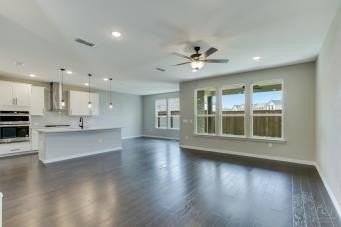 260 Lee Roy Jordan St - Photo 4 of 33