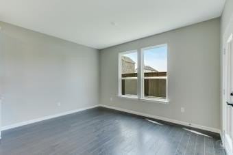 260 Lee Roy Jordan St - Photo 6 of 33