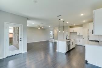 260 Lee Roy Jordan St - Photo 7 of 33