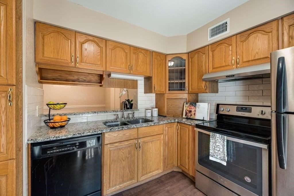 859 Dublin Dr #D - Photo 4 of 17