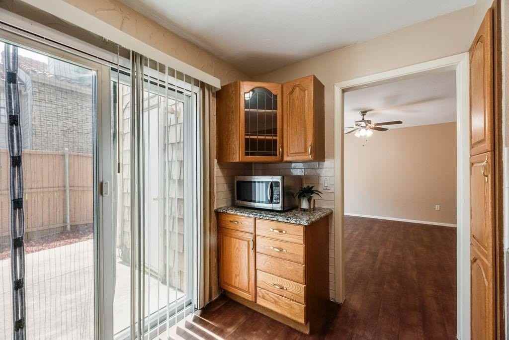 859 Dublin Dr #D - Photo 5 of 17