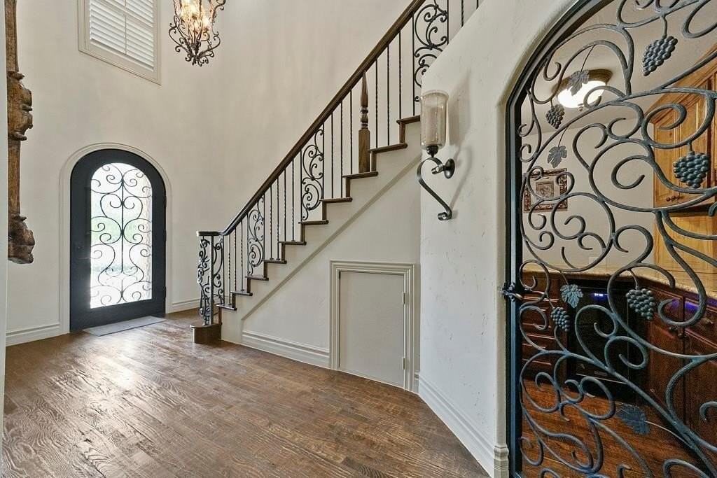 6719 Springwood Ln - Photo 3 of 33