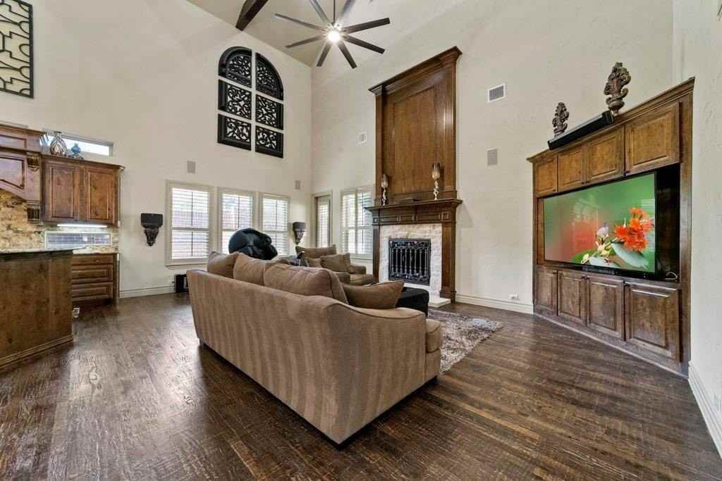 6719 Springwood Ln - Photo 4 of 33