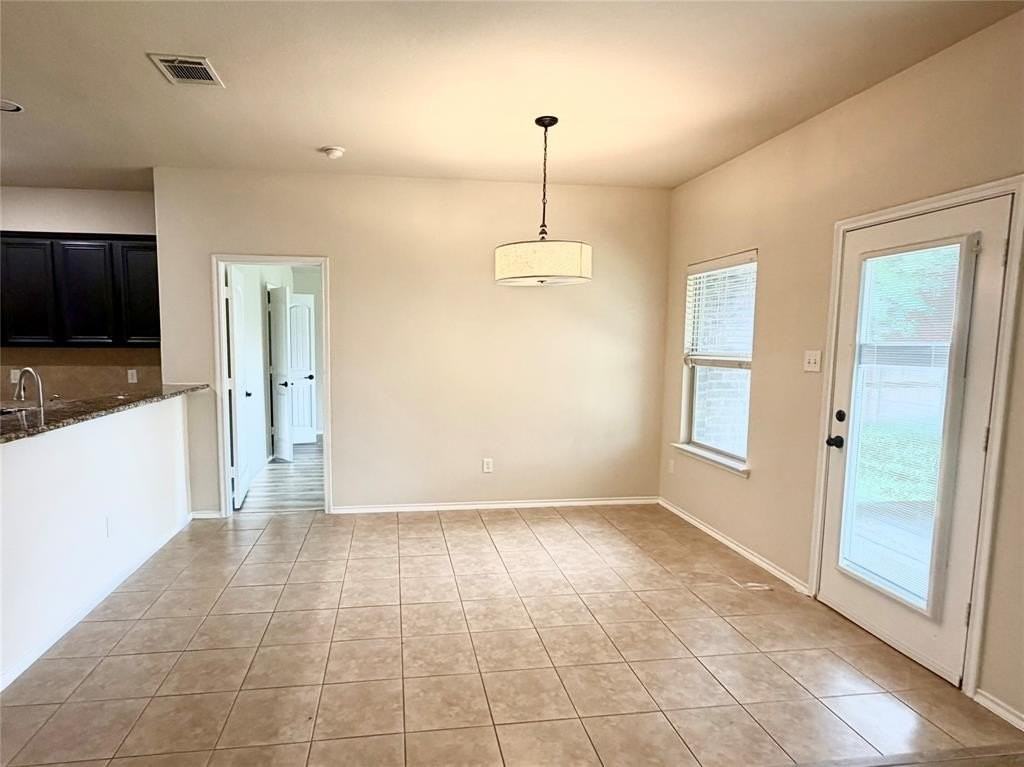 1106 Ellis Rd - Photo 4 of 17