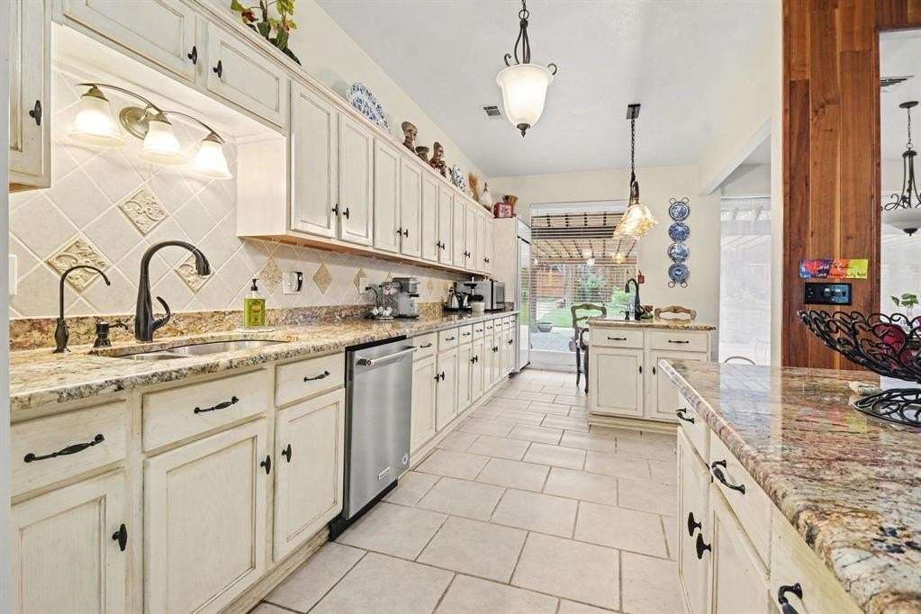 14140 Hillcrest Rd - Photo 6 of 22