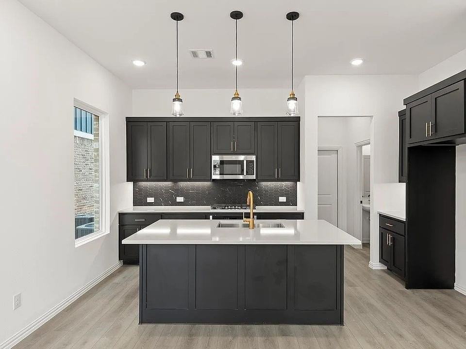 713 Kerrville Ln - Photo 2 of 11