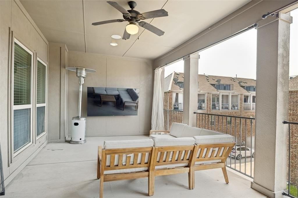 7919 Parkwood Blvd - Photo 4 of 25