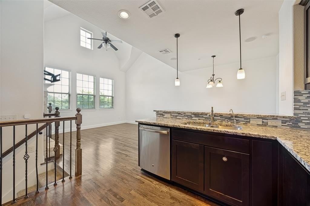 7919 Parkwood Blvd - Photo 6 of 25