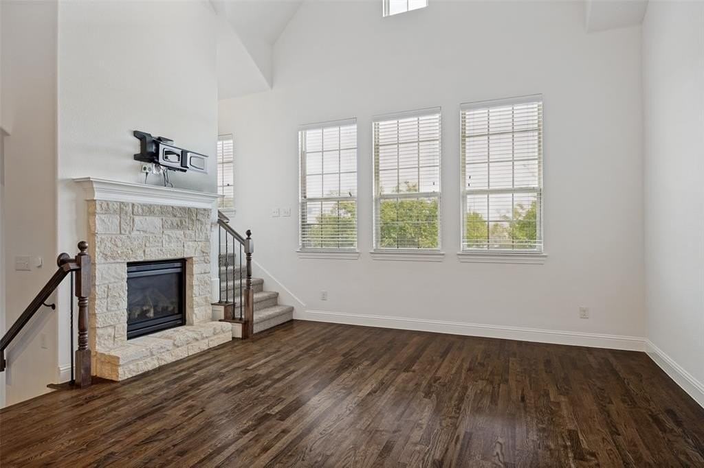 7919 Parkwood Blvd - Photo 7 of 25