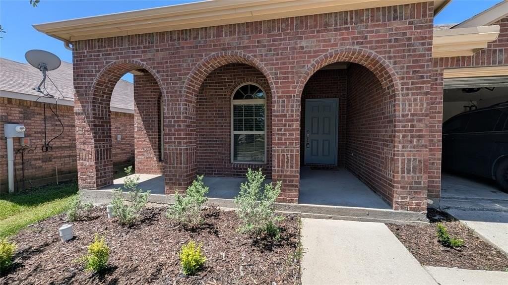 1213 Lambert Dr - Photo 2 of 10