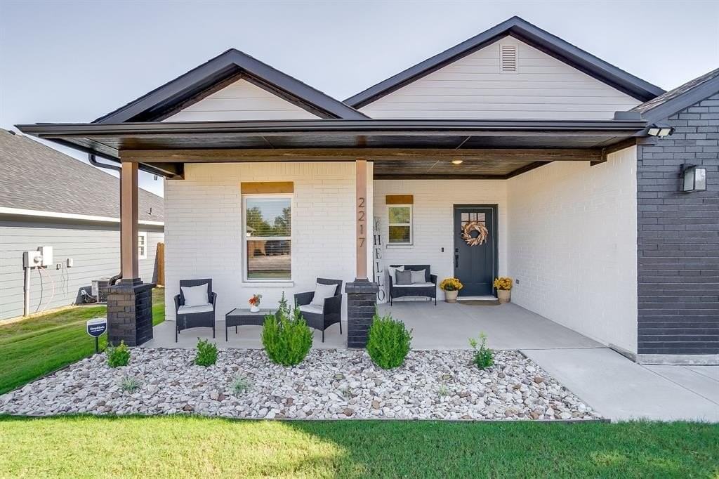 2217 Forest Hill Ln - Photo 3 of 40