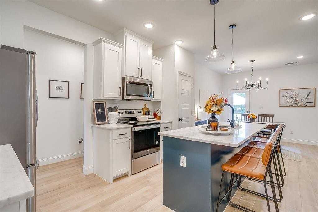 2217 Forest Hill Ln - Photo 5 of 40