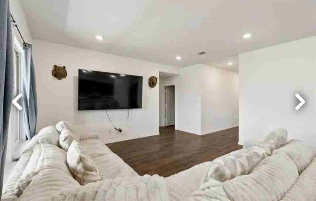 1111 Fairbanks Dr - Photo 2 of 15