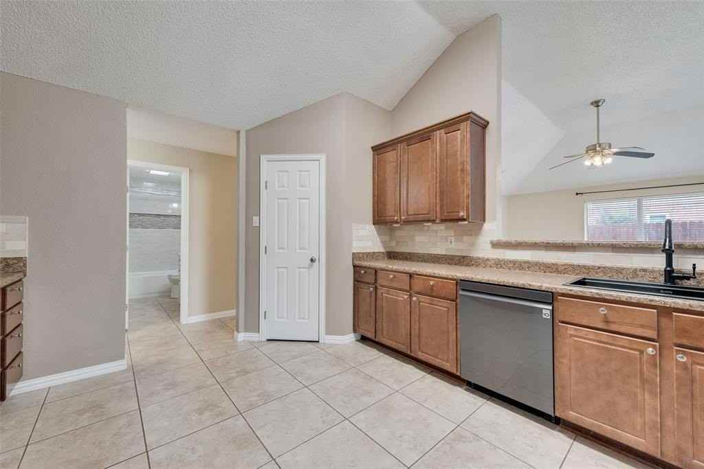 4958 Briar Oaks Ln - Photo 7 of 20