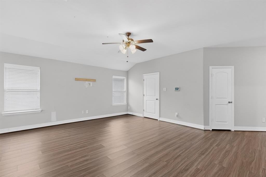 1412 Waverley Dr - Photo 6 of 25