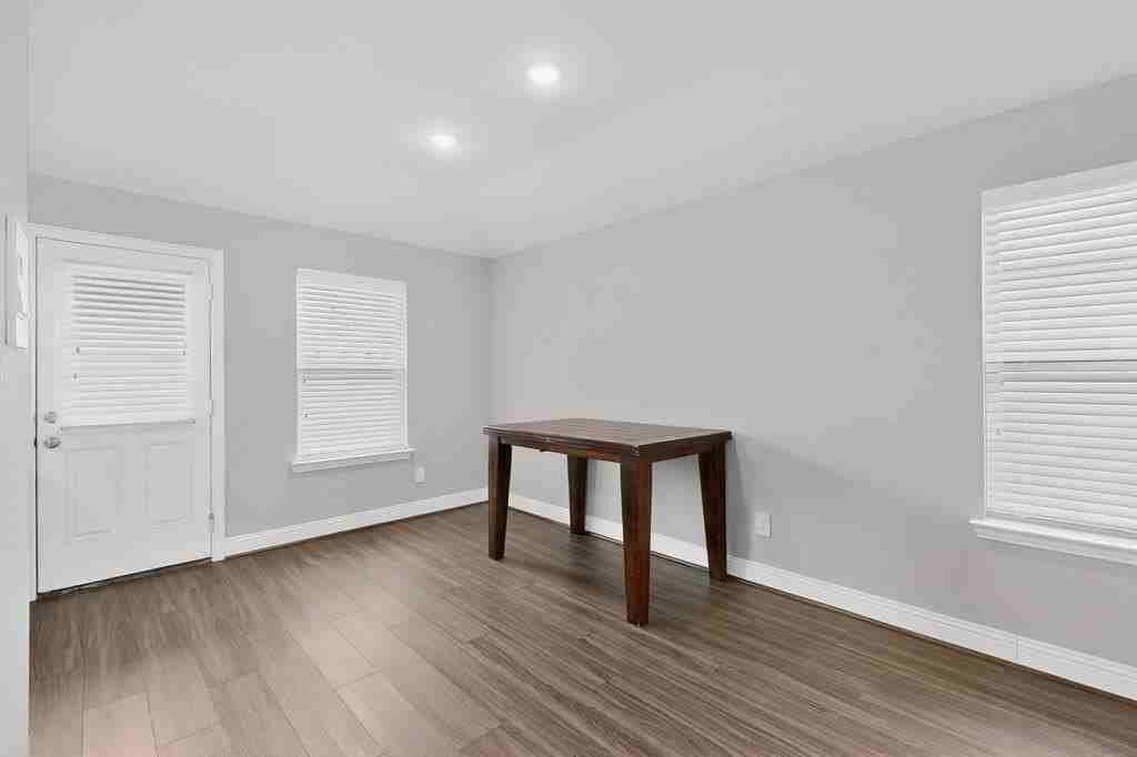 1412 Waverley Dr - Photo 7 of 25