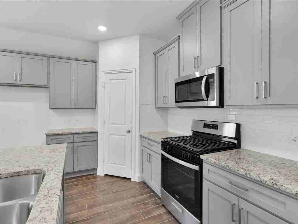 300 Tartane Dr - Photo 3 of 23